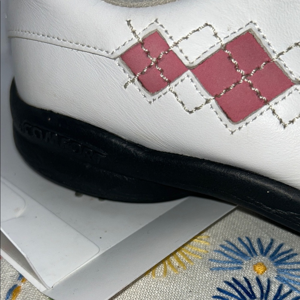 FootJoy White and Pink Golf Shoes - Picture 4 of 9